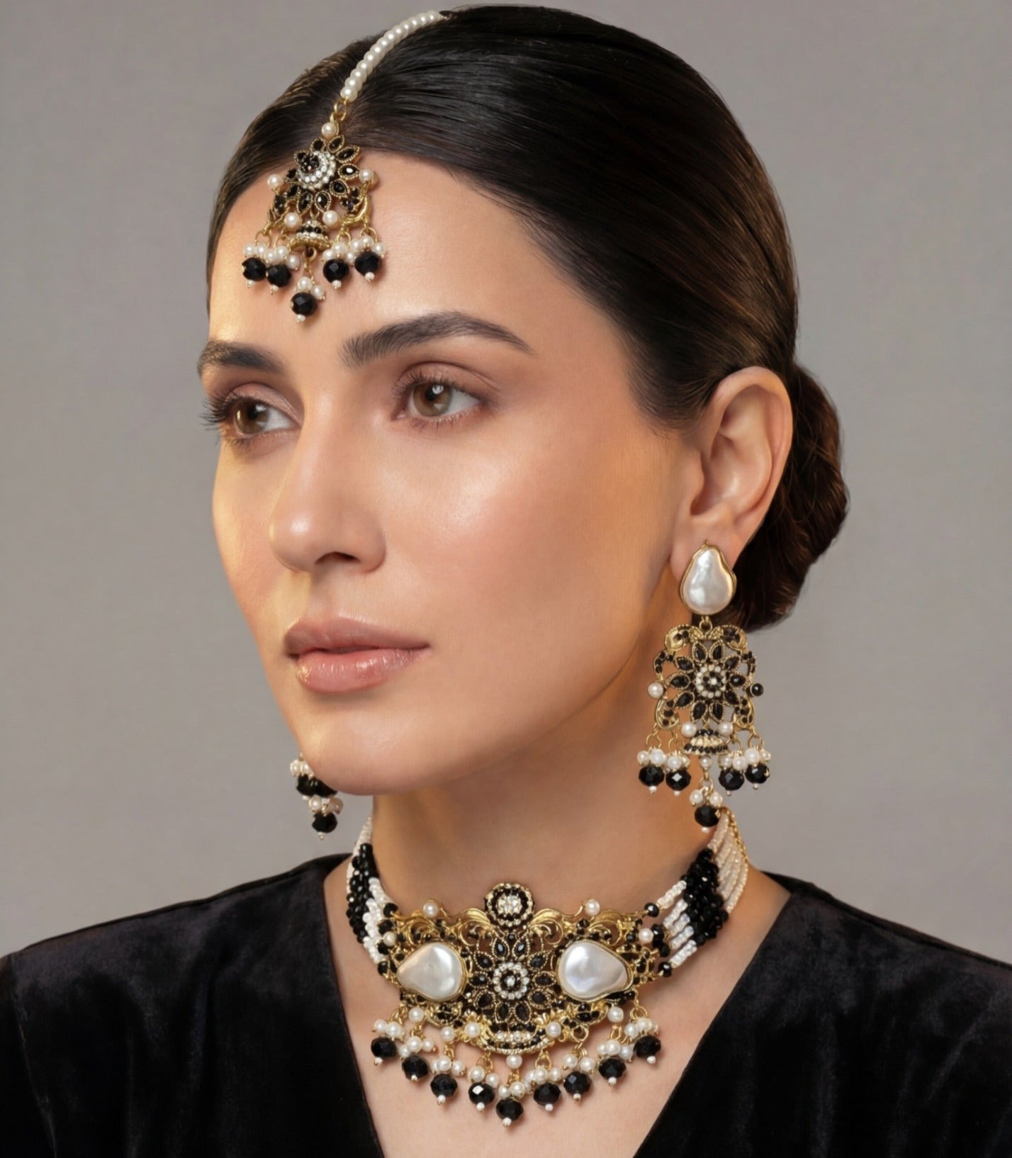 Dazzling Unique Design Gold Plated Crystal Stones Necklace Set for Girls/Women