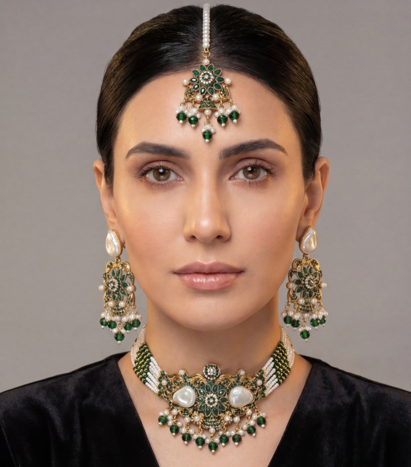 Dazzling Unique Design Gold Plated Crystal Stones Necklace Set for Girls/Women