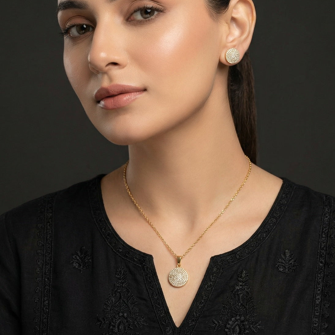 Dazzling Design Gold Plated Crystal Stones Necklace Set for Girls/Women