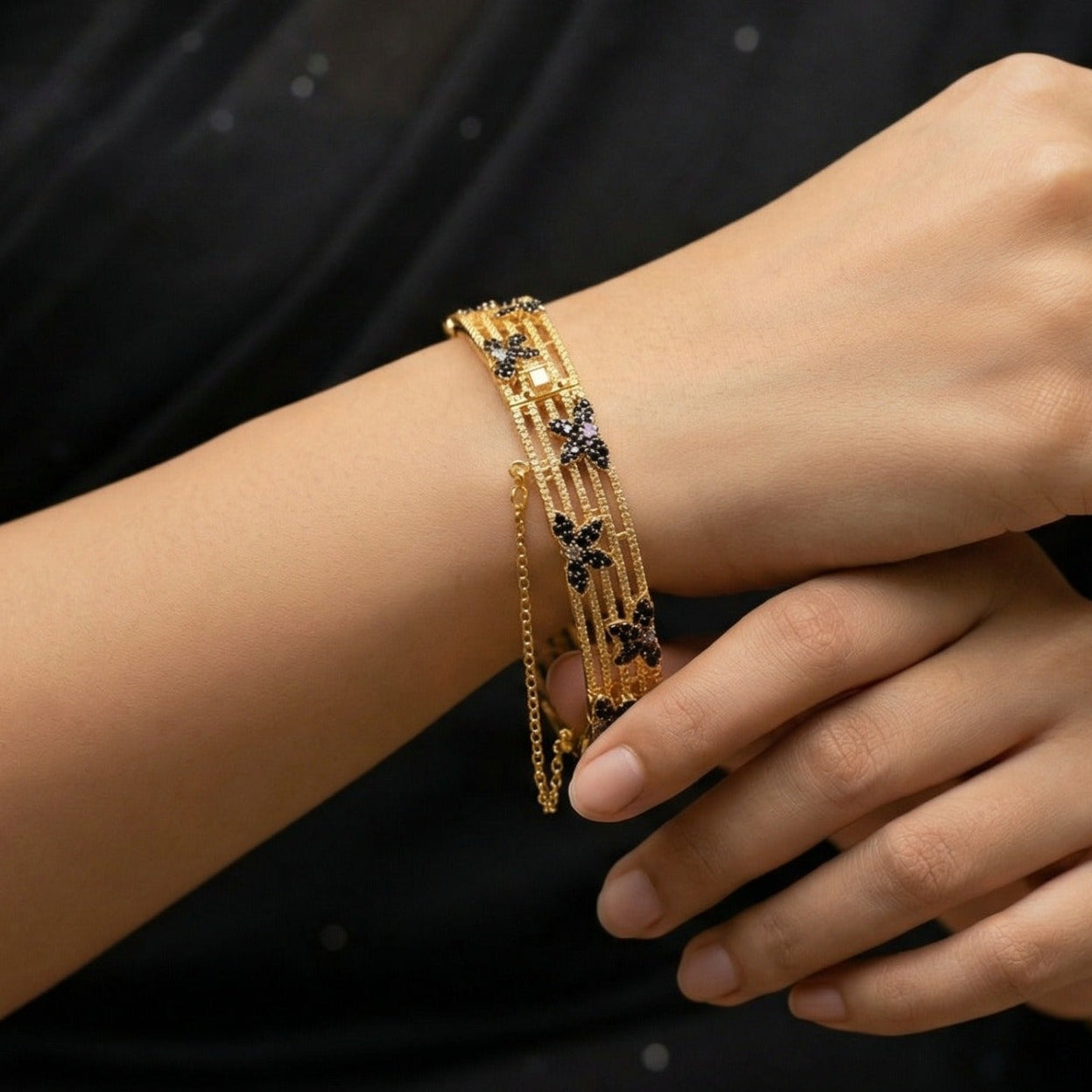 Charming Unique Design Gold Plated Crystal Stones Bangle for Girls/Women