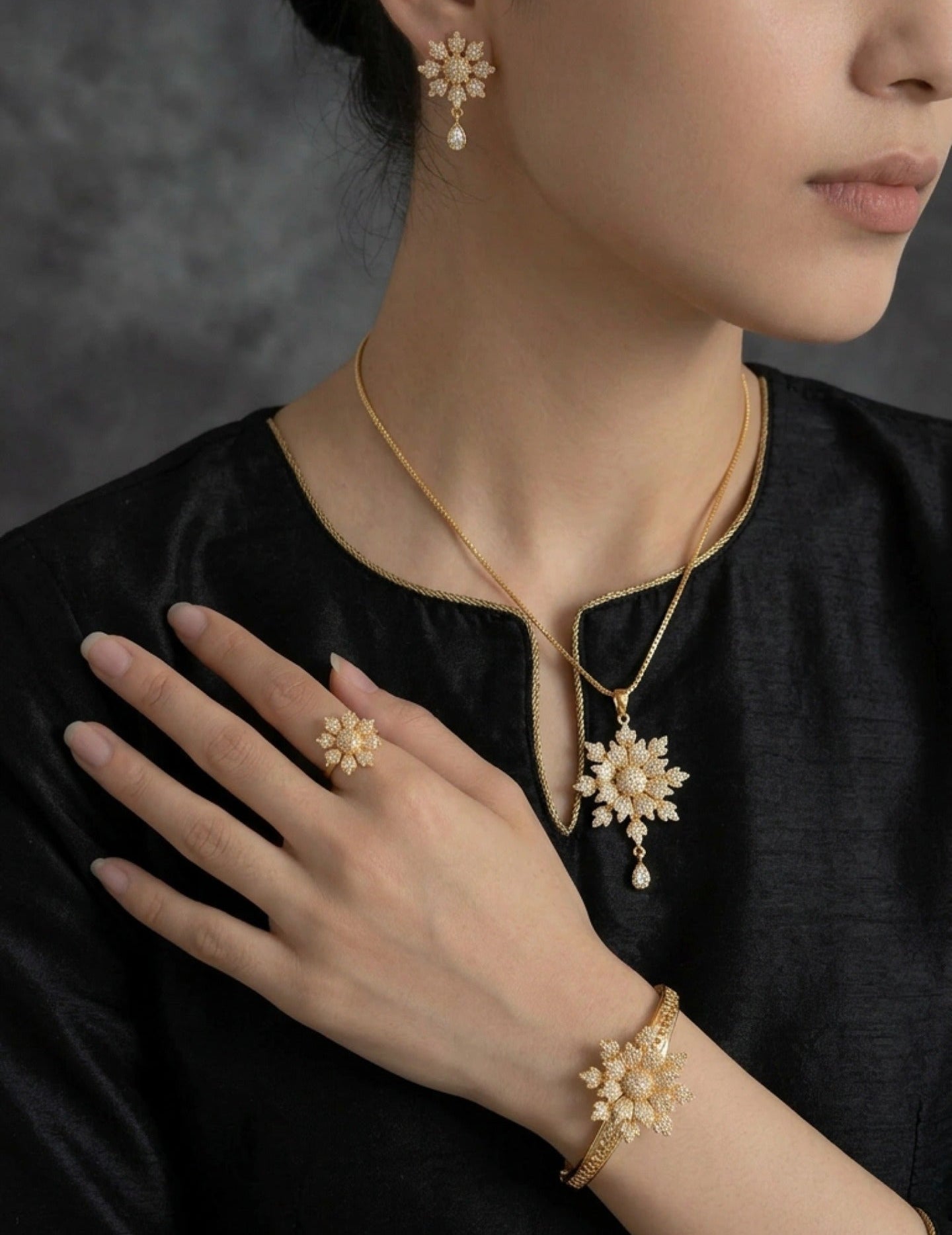 Dazzling Design Crsytal Stones Necklace Set With Bracelet for Girls/Women
