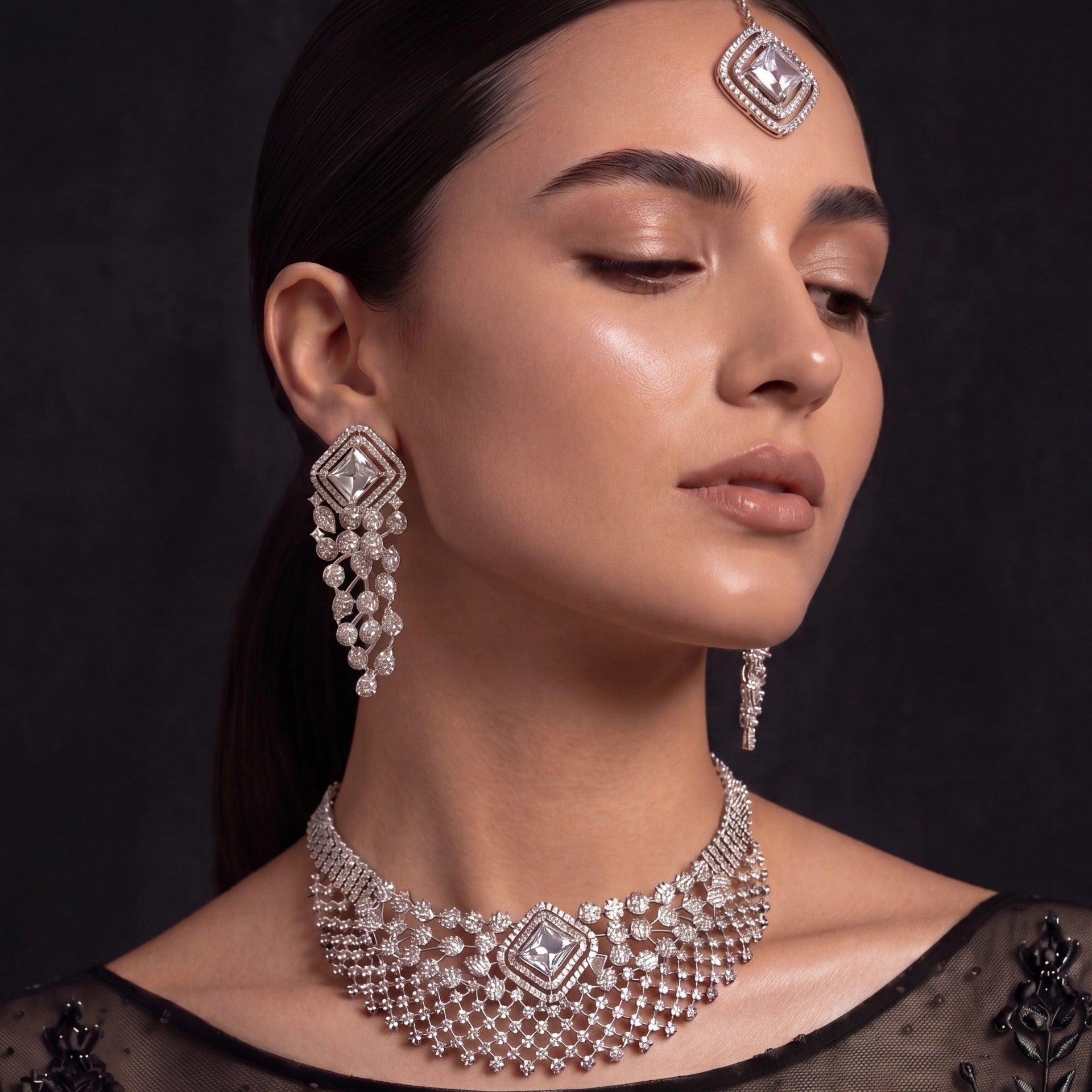 Stylish Design Silver Plated Crystal Stones Necklace Set for Girls/Women
