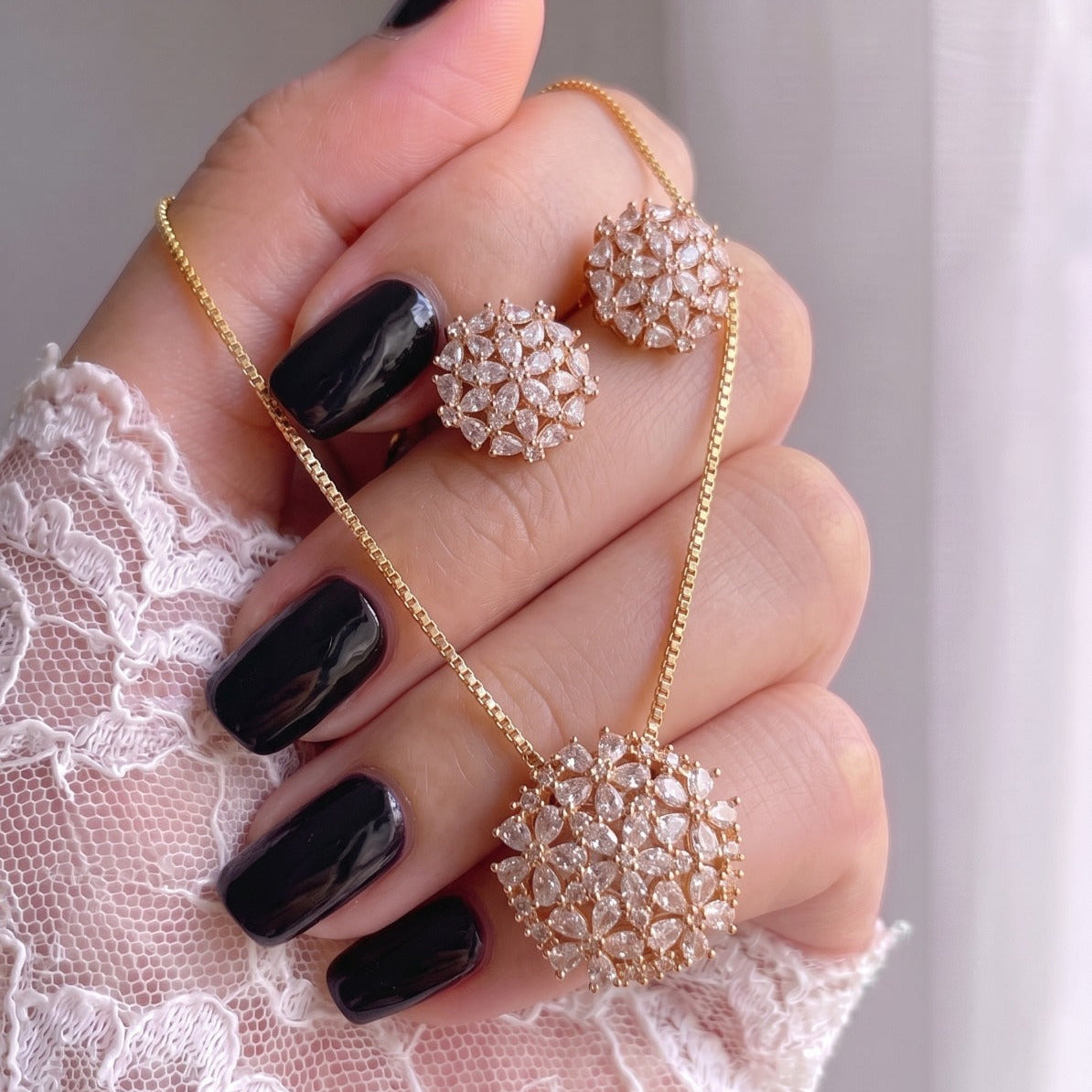 Charming Design Gold Plated Crystal Stones Necklace Set for Girls/Women