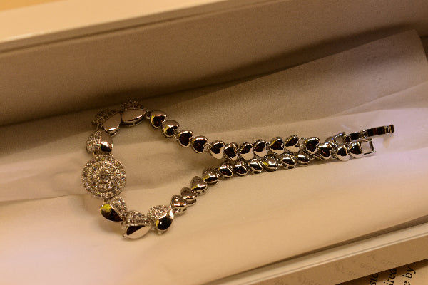 Glamorous Heart Design Crystal Stones Bracelet for Girls/Women