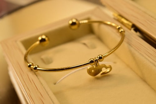 Elegant Stylish Heart Crystal Golden Bangle Bracelet for Girls/Women
