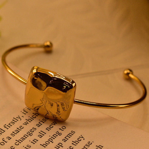 Fancy Unique Design Gold Plated Bracelet for Girls/Women