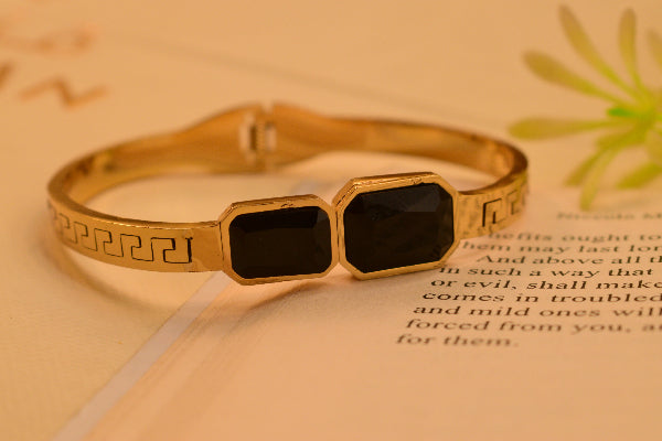 Glamorous Unique Design Gold Plated Real Stones Bracelet for Girls/Women