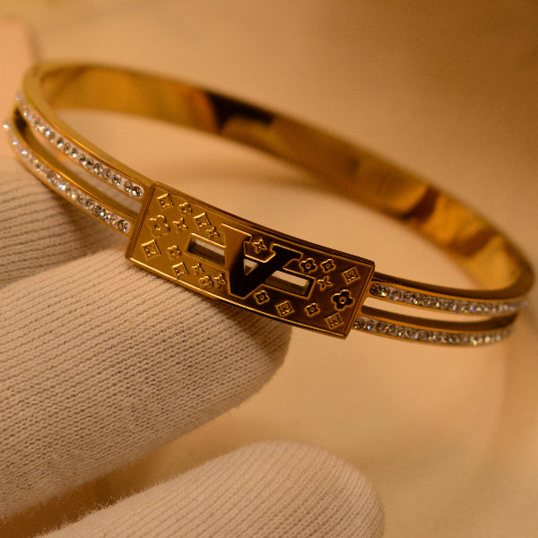 Dazzling Unique Design Gold Plated Crystal Stones Bracelet for Girls/Women