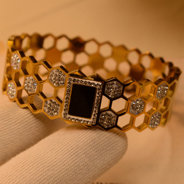 Beautiful Unique Design Gold Plated Crystal Stones Bracelet for Girls/Women