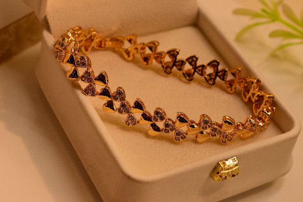Beautiful Heart Design Gold Plated Crystal Stones Bracelet for Girls/Women