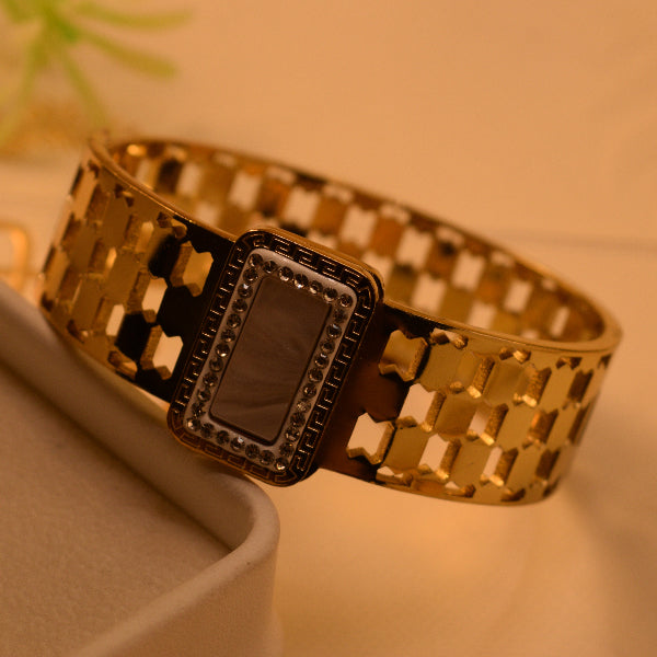 Luminous Unique Design Gold Plated Real Stone Bracelet for Girls/Women