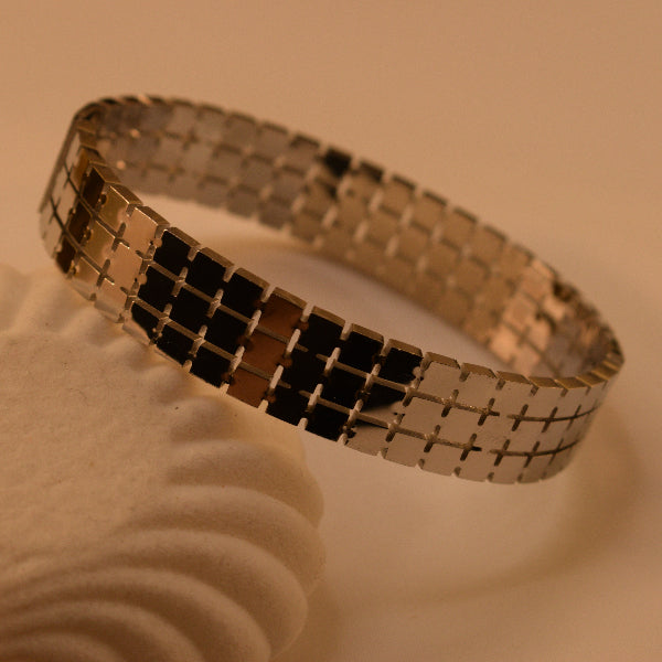 Luxury Unique Cubic Design Bracelet for Girls/Women