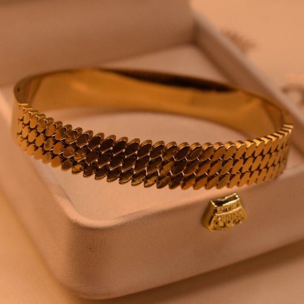 Gorgeous Unique Design Gold Plated Bracelet for Girls/Women