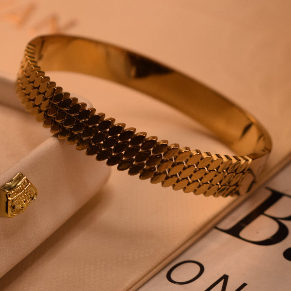 Gorgeous Unique Design Gold Plated Bracelet for Girls/Women