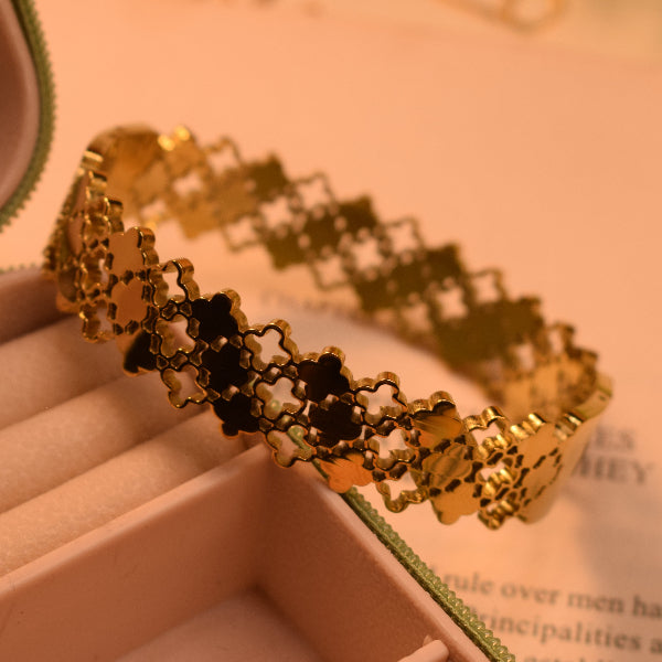 Beautiful Unique Design Gold Plated Bracelet for Girls/Women