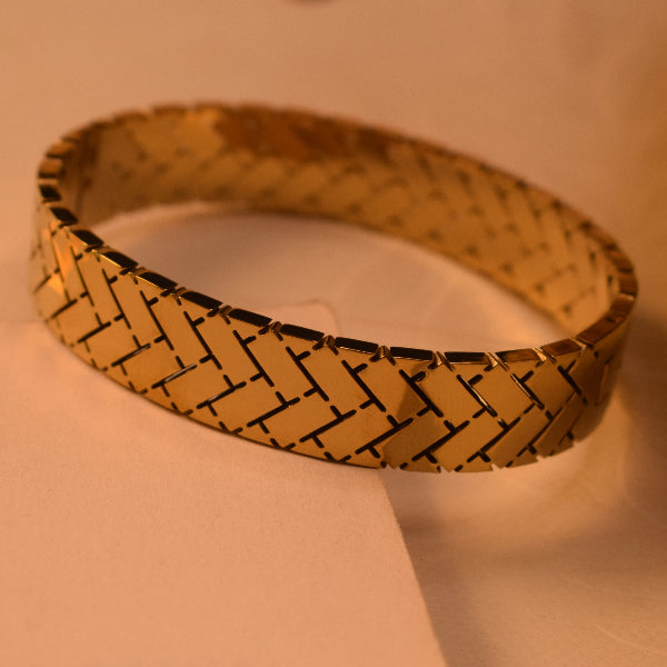 Luminous Unique Design Gold Plated Bracelet for Girls/Women