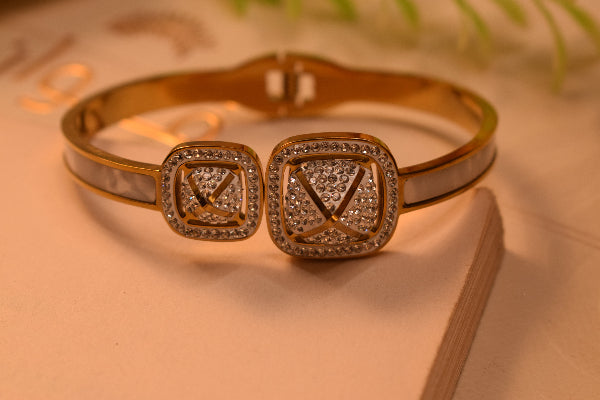 Fancy Unique Design Gold Plated Crystal Stones Bracelet for Girls/Women