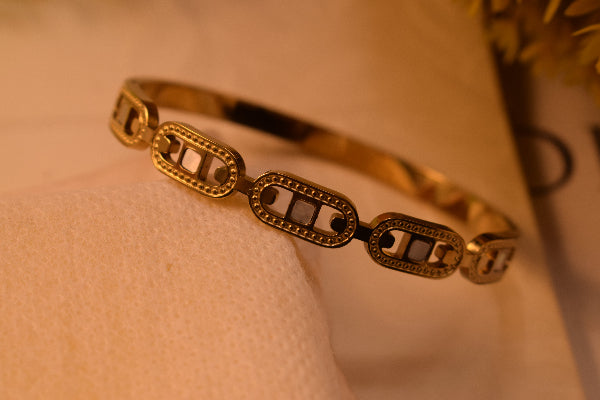 Stylish Unique Design Gold Plated Bracelet for Girls/Women