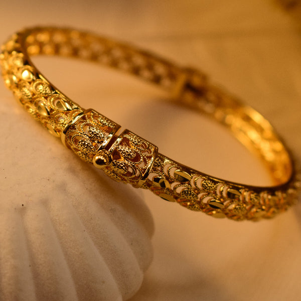 Dazzling Unique Design Gold Plated Bracelet for Girls/Women