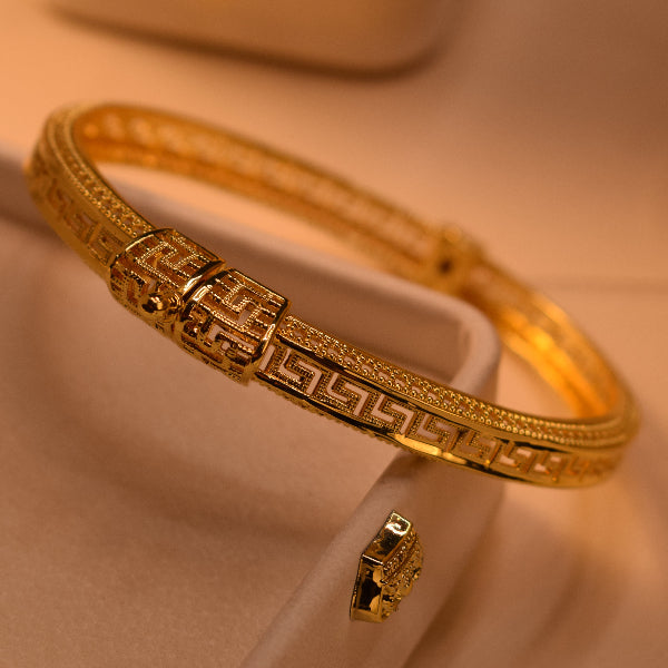 Glamorous Unique Design Gold Plated Bracelet for Girls/Women