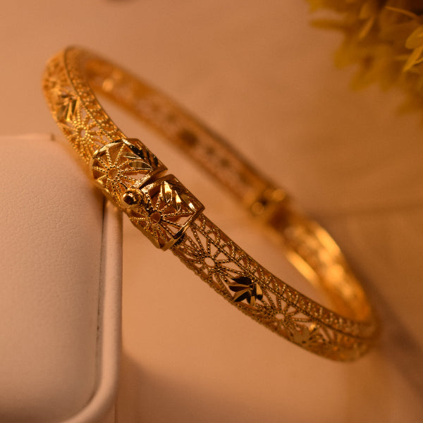 Gorgeous Unique Design Gold Plated Bracelet for Girls/Women