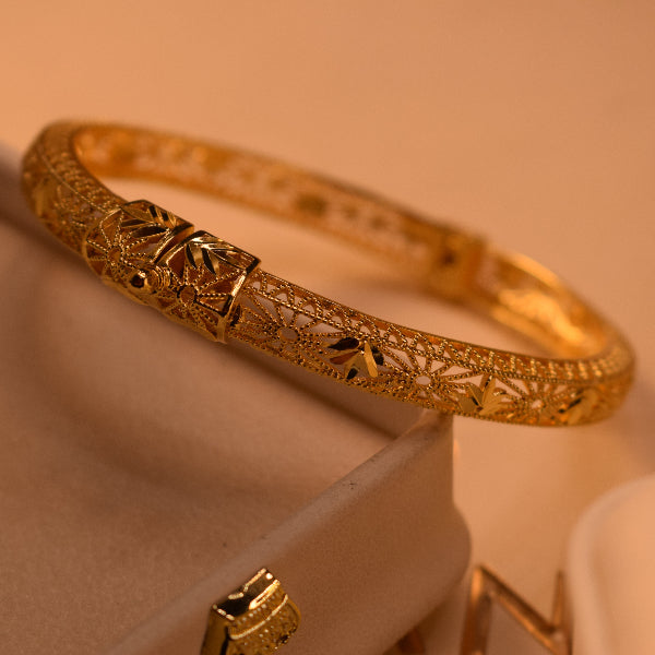 Gorgeous Unique Design Gold Plated Bracelet for Girls/Women
