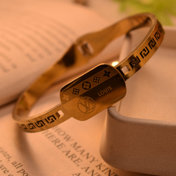 Glamorous Unique Design Gold Plated Bracelet for Girls/Women