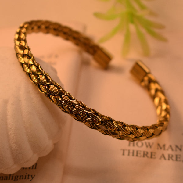 Elegant Unique Design Gold Plated Bracelet for Girls/Women