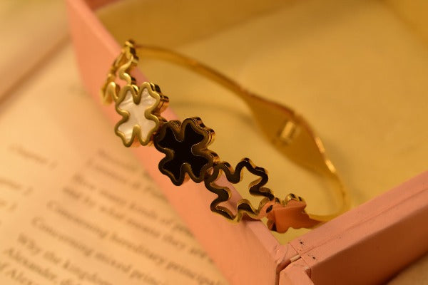 Elegant Stylish Design Golden Bracelet for Girls/Women
