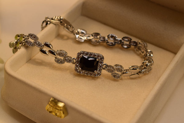 Glamorous Unique Design Crystal Stones Bracelet for Girls/Women