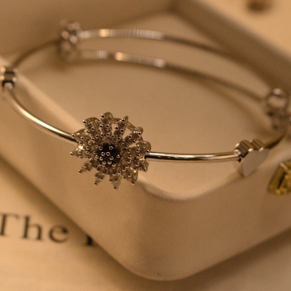 Beautiful Unique Design Silver Plated Crystal Stones Bracelet for Girls/Women