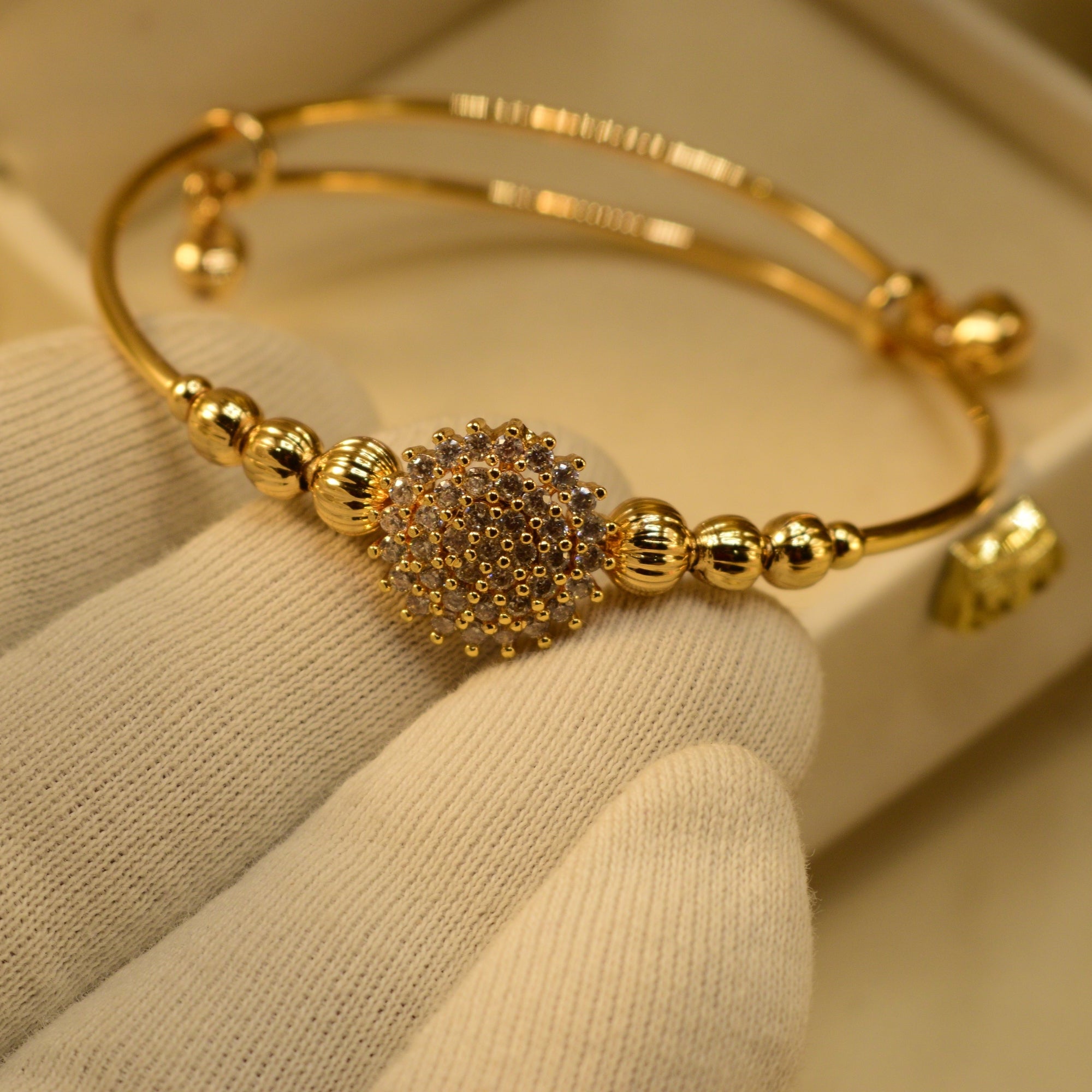 Beautiful Design Gold Plated Crystal Stones Bracelet for Girls/Women