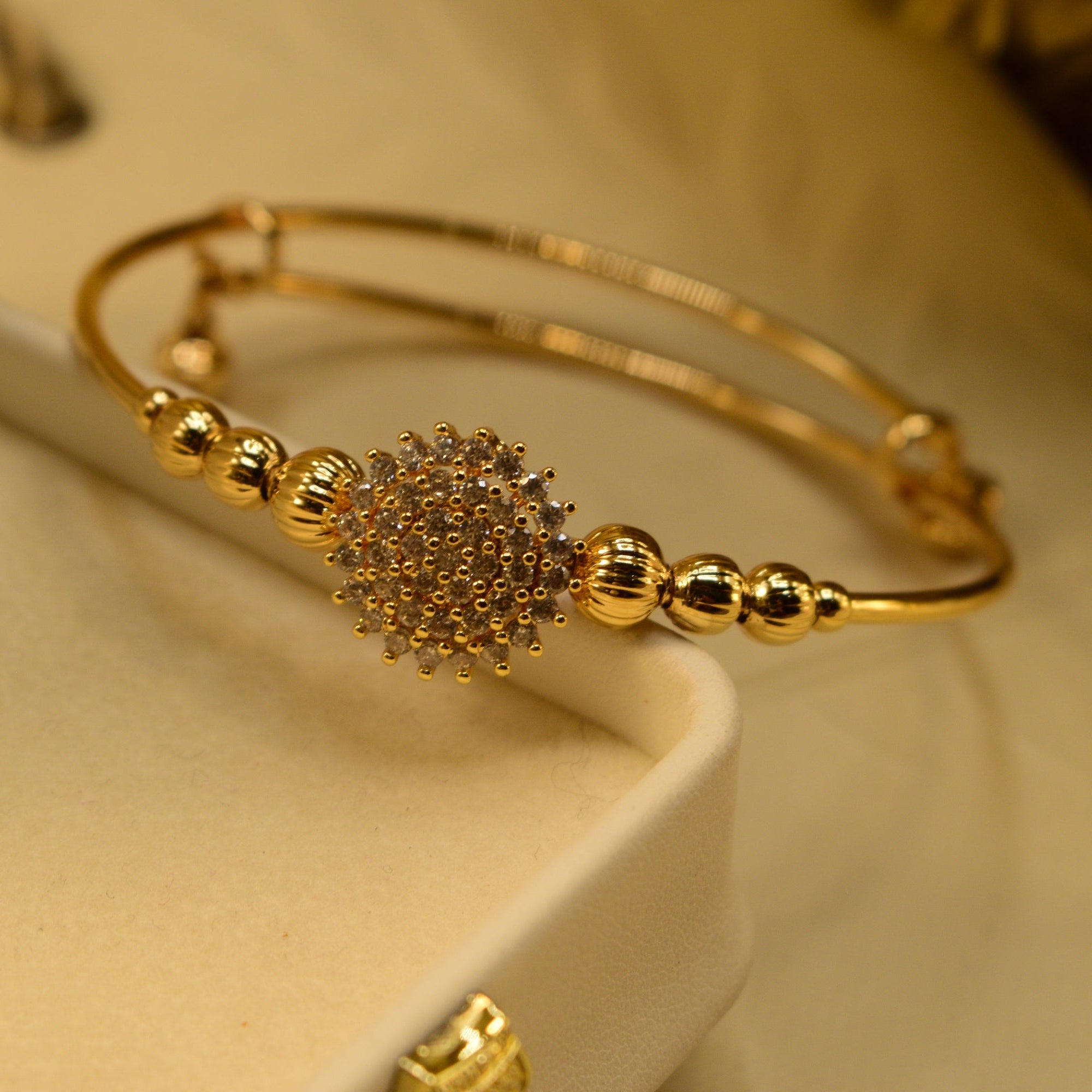 Beautiful Design Gold Plated Crystal Stones Bracelet for Girls/Women