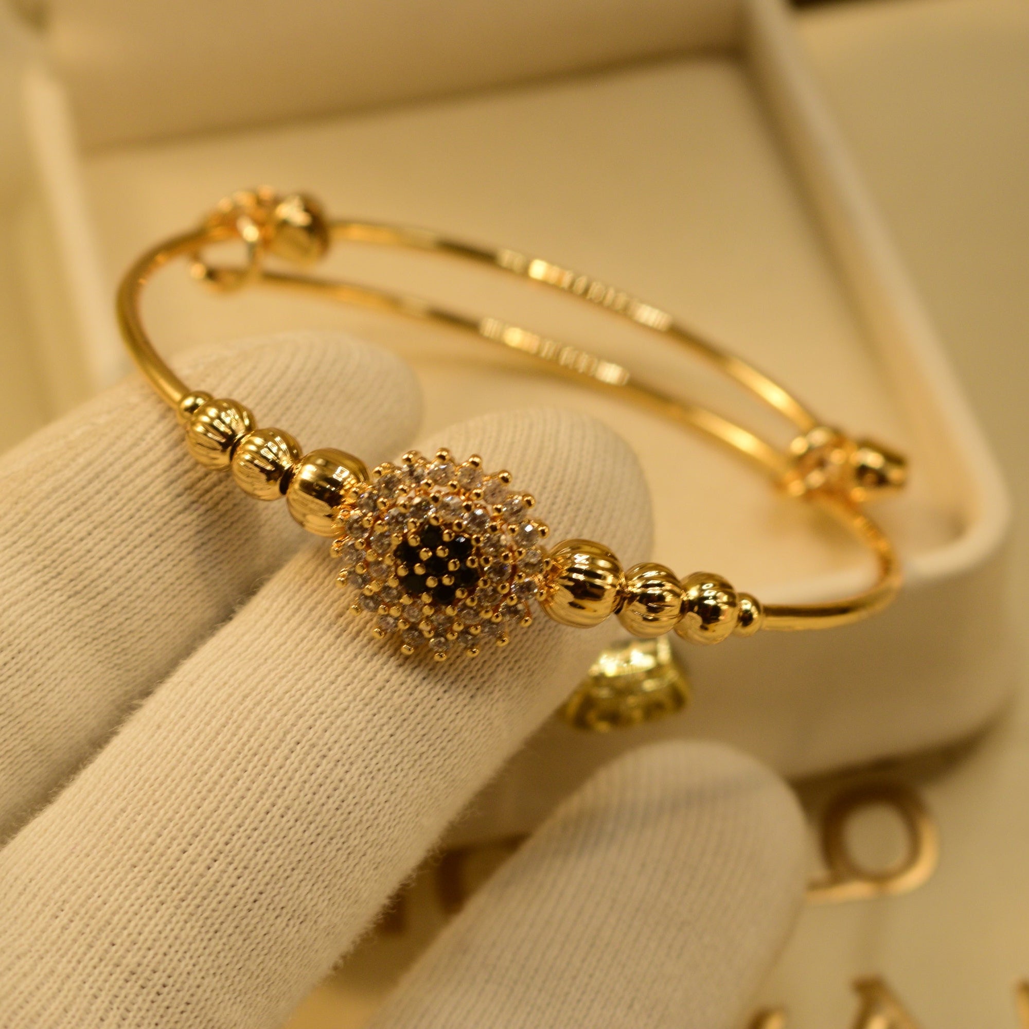 Beautiful Design Gold Plated Crystal Stones Bracelet for Girls/Women