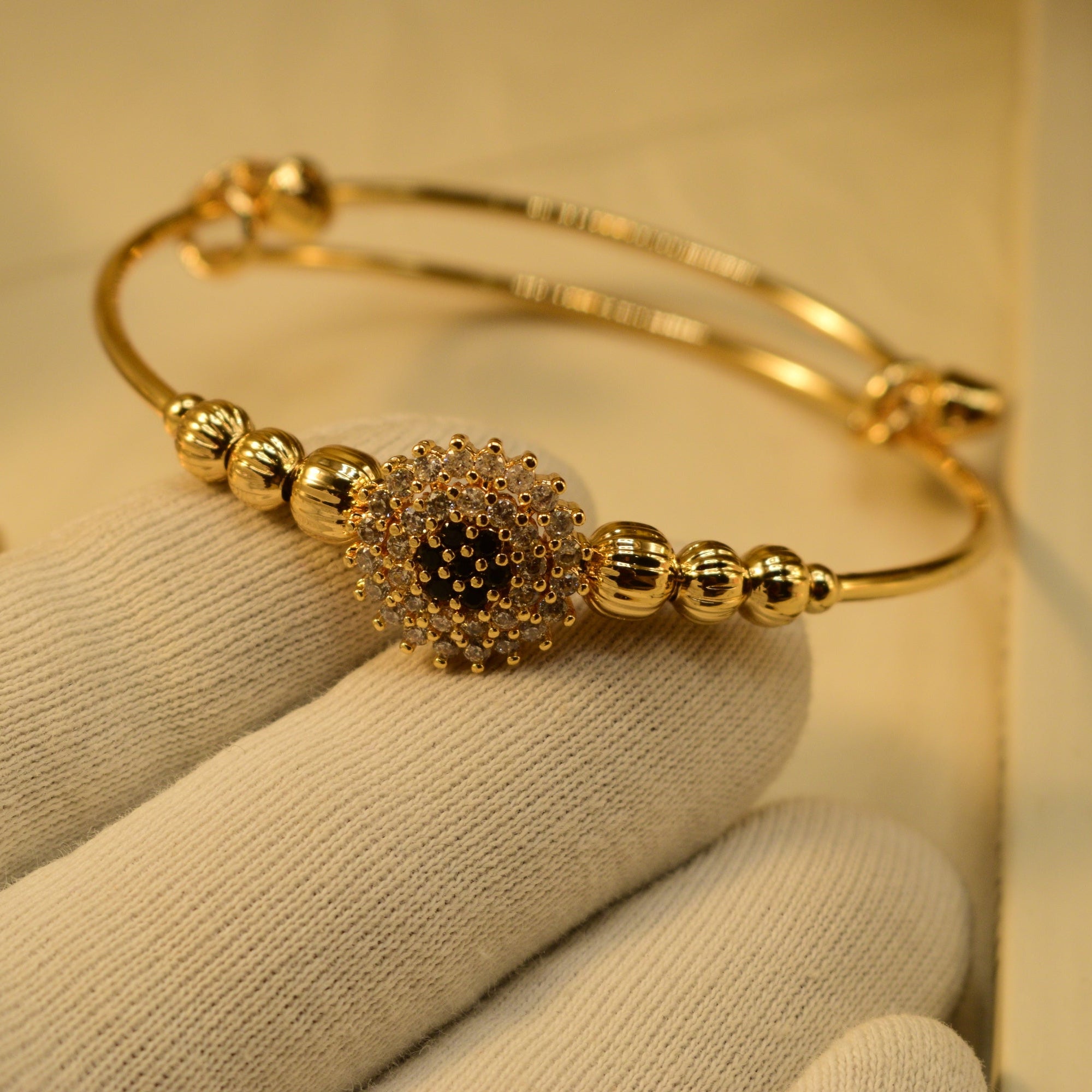 Beautiful Design Gold Plated Crystal Stones Bracelet for Girls/Women