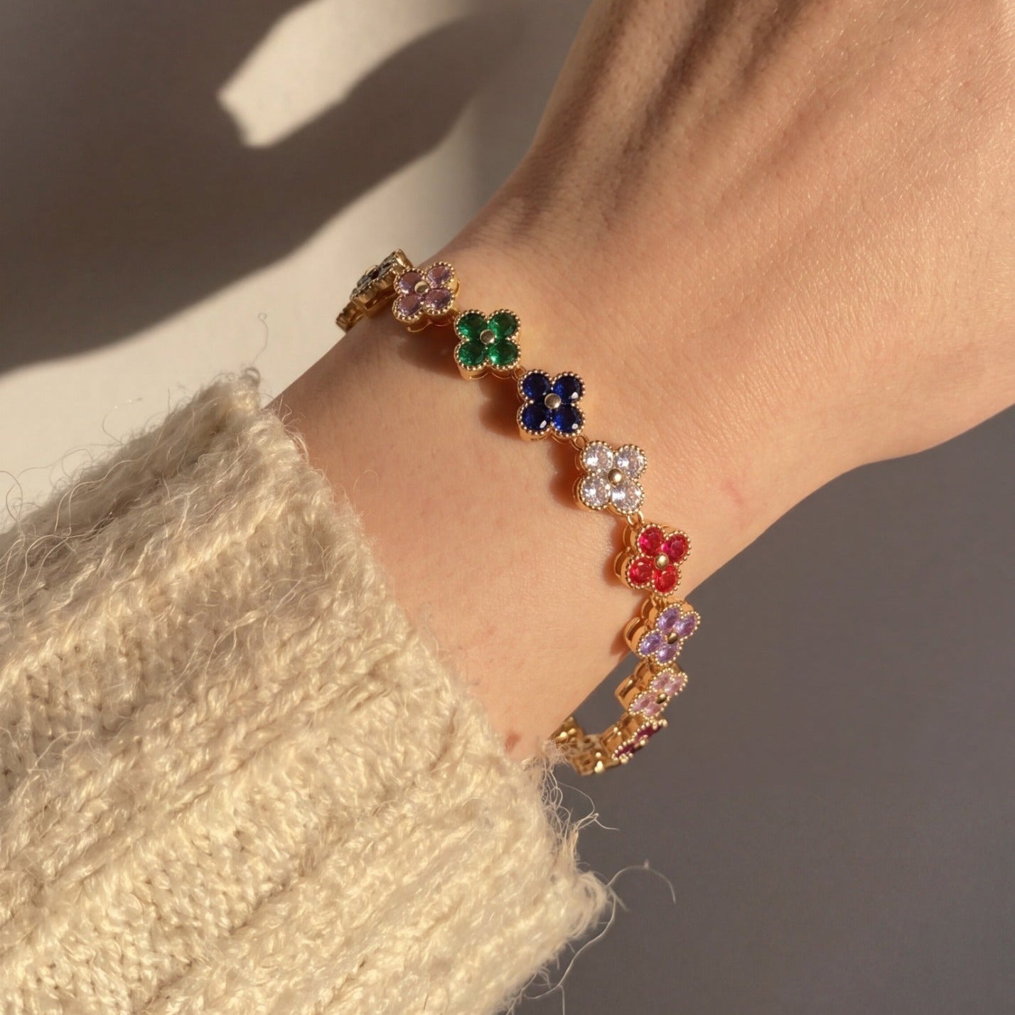 Stylish Design Gold Plated Crystal Stones Bracelet for Girls/Women