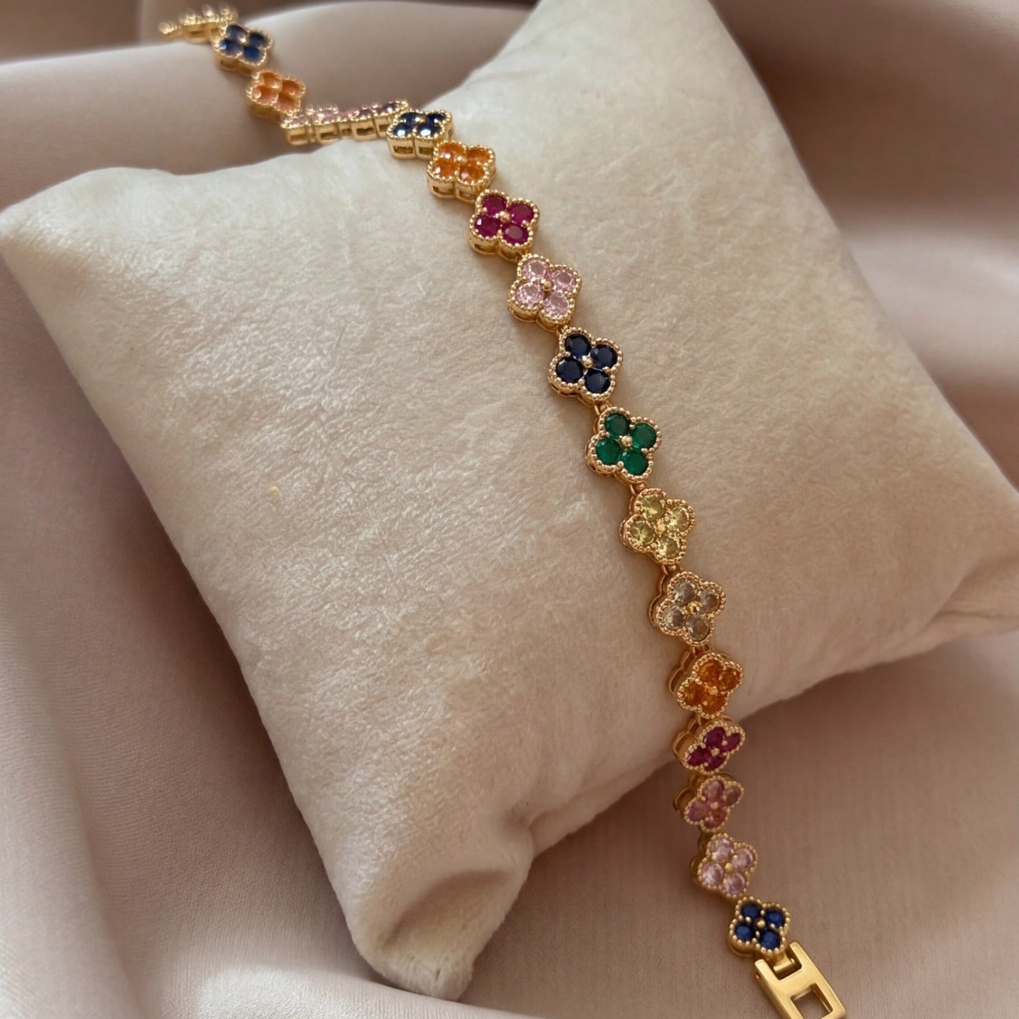 Stylish Design Gold Plated Crystal Stones Bracelet for Girls/Women