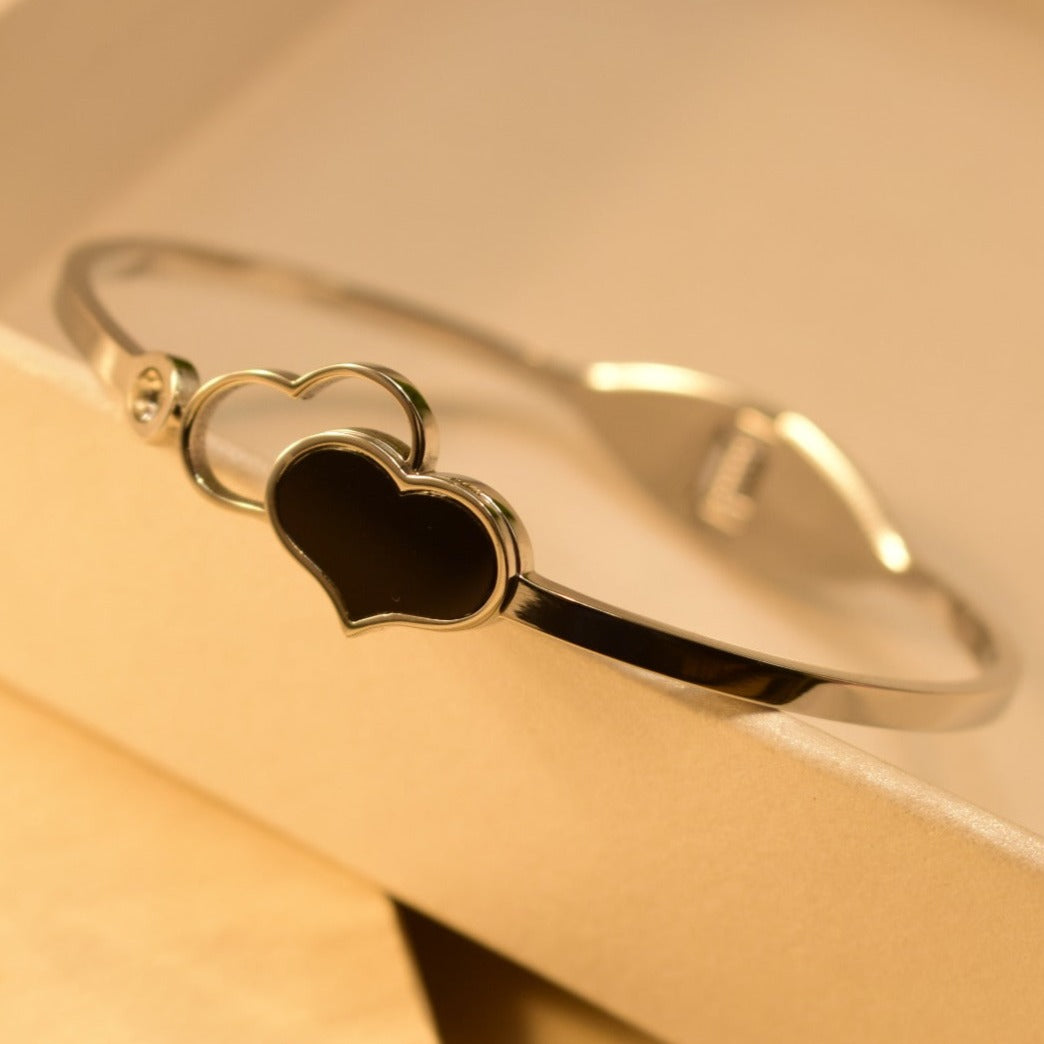 Elegant Stylish Heart Design Silver Bracelet for Girls/Women