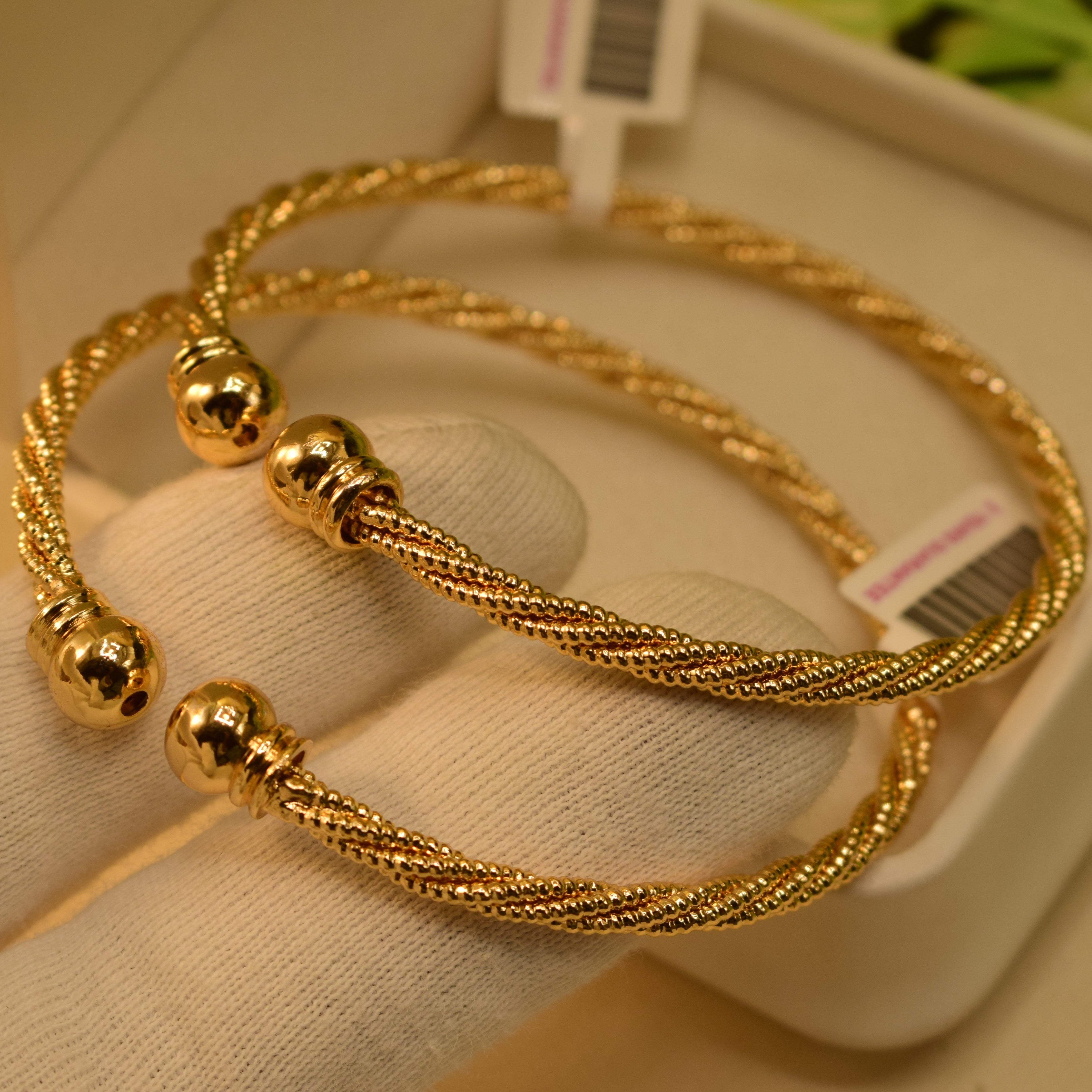 Elegant Gold Design Bracelet for Girls/Women