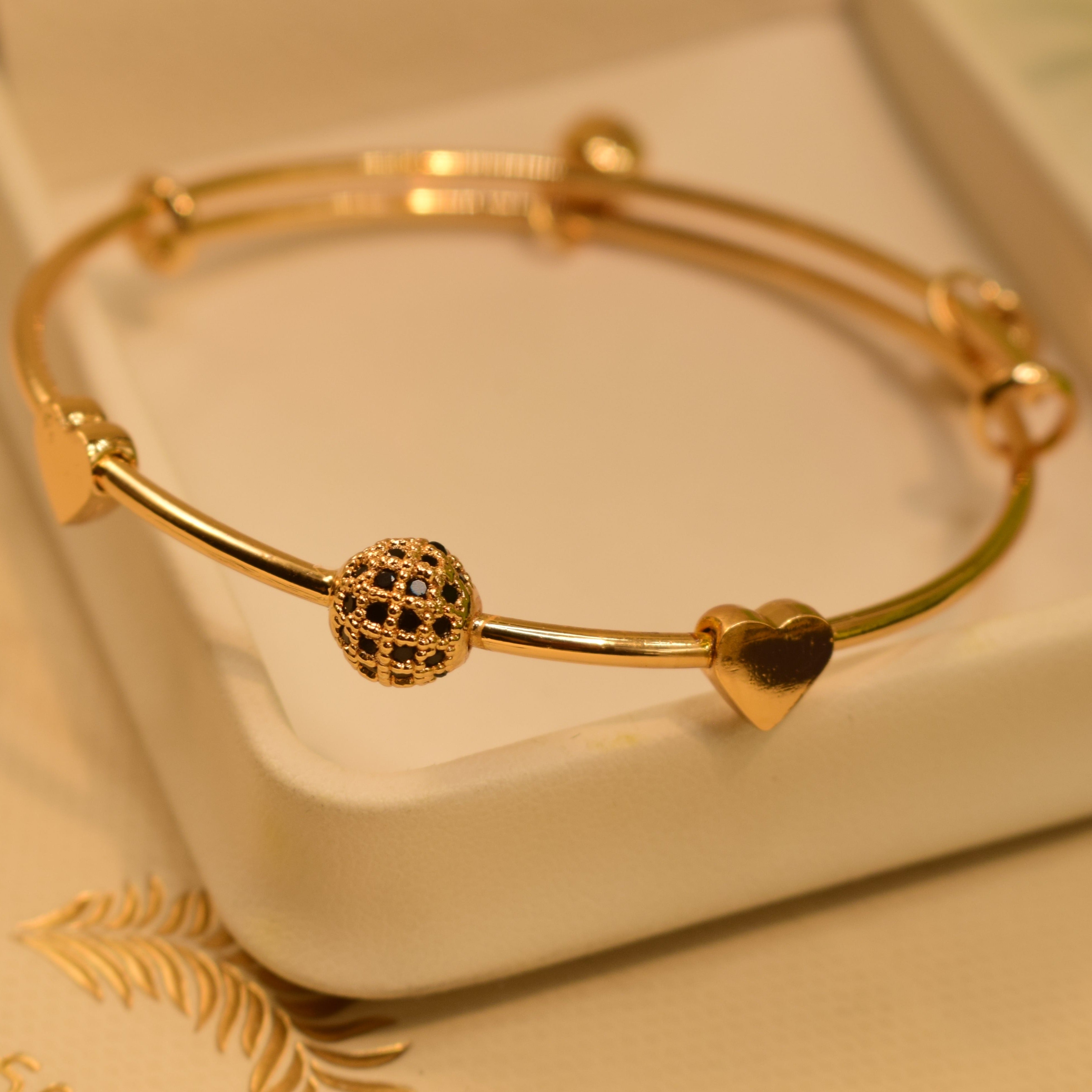 Elegant Design Golden Bracelet for Girls/Women