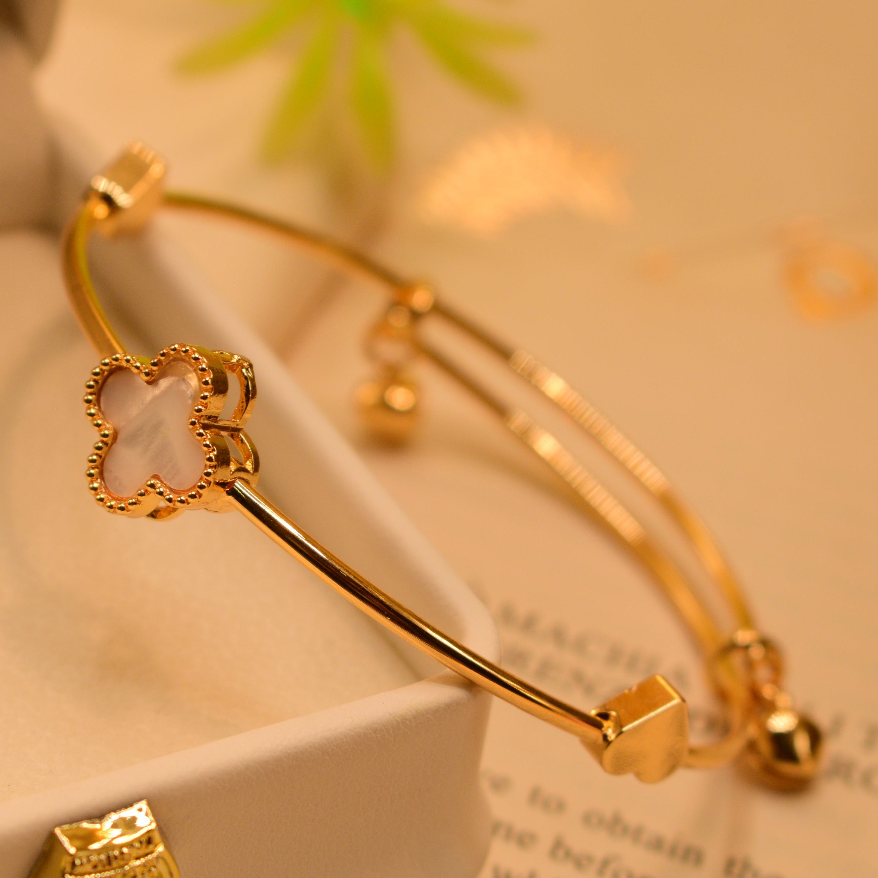 Beautiful Fancy Flower Design Gold Plated Bracelet for Girls/Women