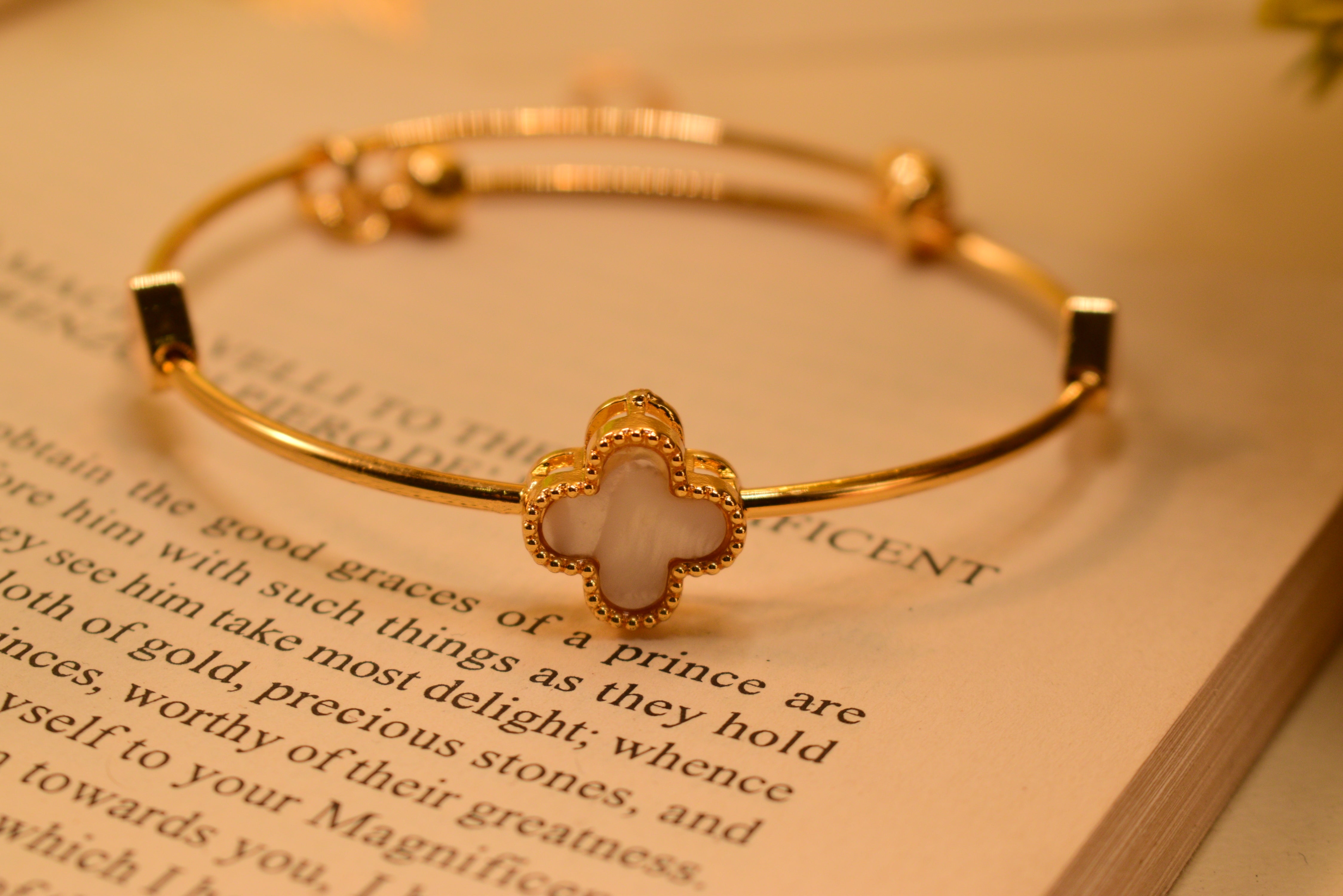 Beautiful Fancy Flower Design Gold Plated Bracelet for Girls/Women