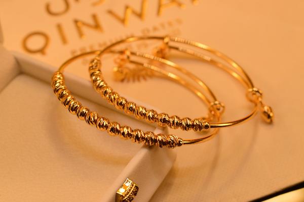 Glamorous Design 24K Gold Plated Bracelet for Girls/Women