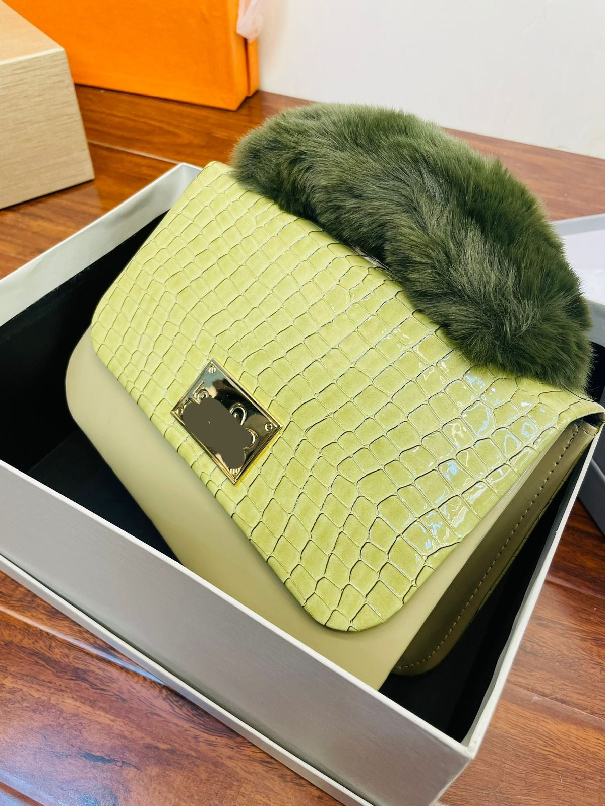 Stylish Parrot Color Handbag For Girls/women