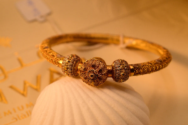 Glamorous Unique Design Gold Plated Bangle for Girls/Women