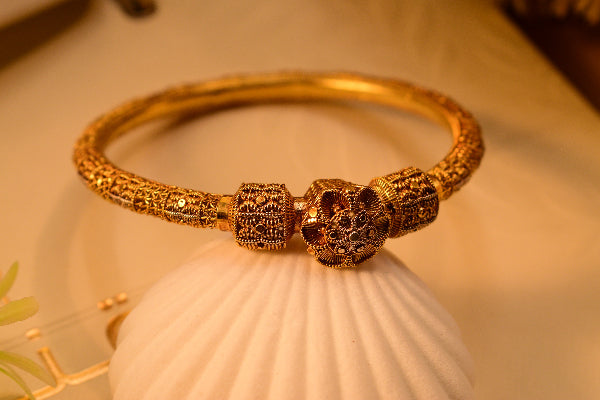 Charming Unique Design Gold Plated Bangle for Girls/Women