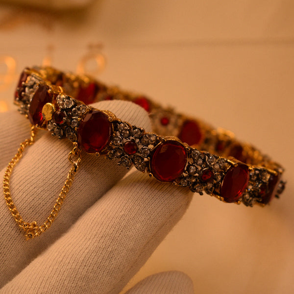 Charming Unique Design Gold Plated Real Stones Bangle for Girls/Women