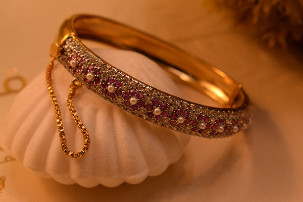 Fancy Unique Design Gold Plated Crystal Stones Bangle for Girls/Women