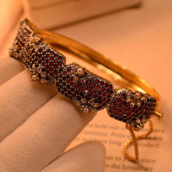 Gorgeous Unique Design Gold Plated Crystal Stones Bangle for Girls/Women