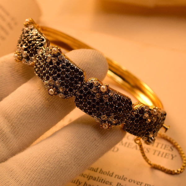 Gorgeous Unique Design Gold Plated Crystal Stones Bangle for Girls/Women
